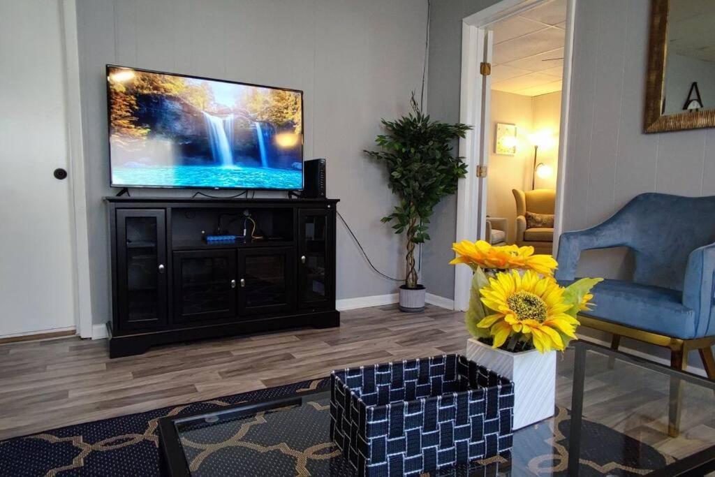 Perfect Combo Of Charm & Comfort- 2Bedroom Home Noblesville Εξωτερικό φωτογραφία